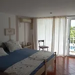 Magnet Villa