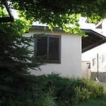 Villa Magnet