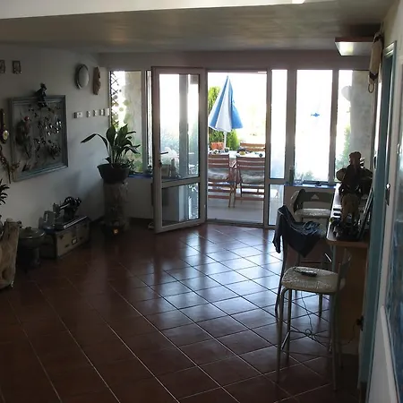Villa Magnet *